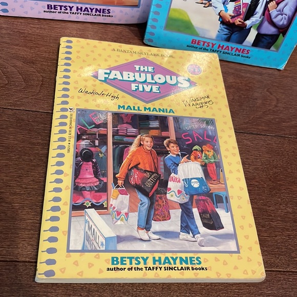 The Fabulous Five books - Picture 4 of 7